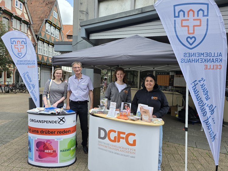 Zahlreiche Infogespräche beim Tag der Organspende, trotz wechselhaftem Wetter