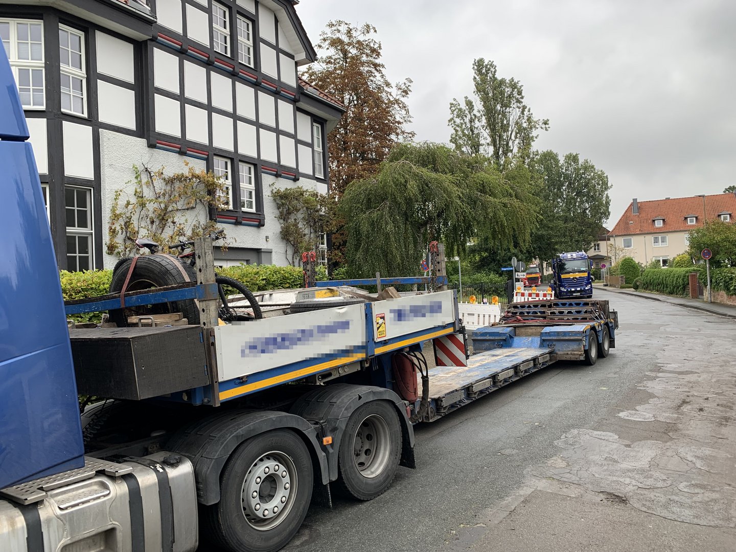 Die Module wurden mit Lkw geliefert.