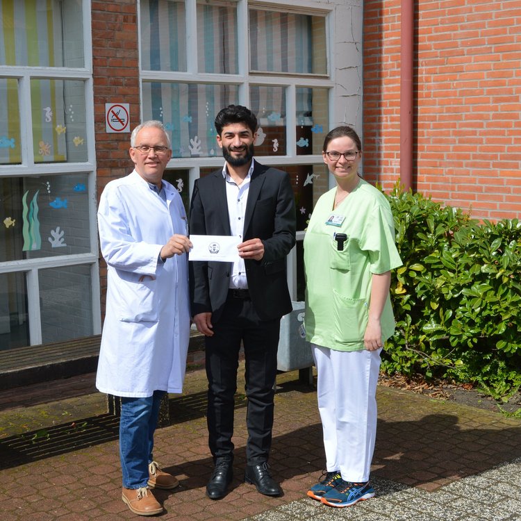 Barbershop-Inhaber spendet 1.000 Euro für Kinderklinik in Celle