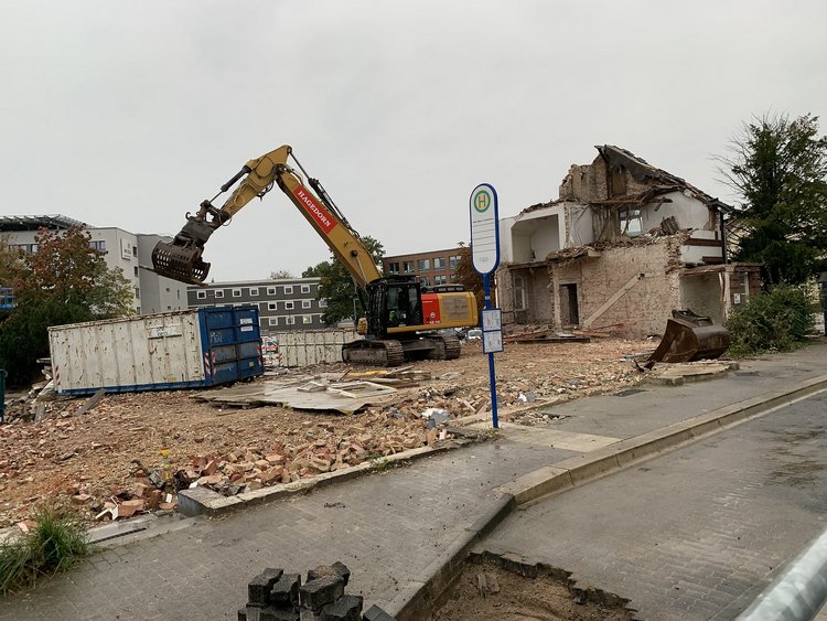 Abrissarbeiten für neues Parkhaus an der Lüneburger Straße im Zeitplan