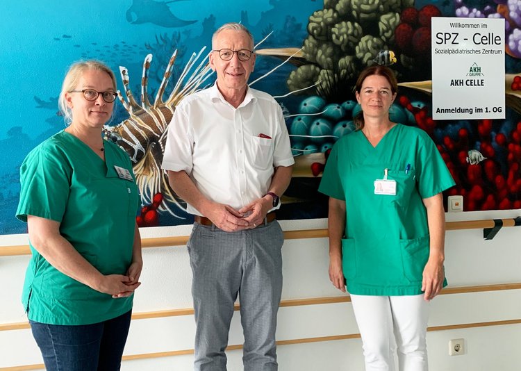Bundestagsabgeordnete Dirk-Ulrich Mende besucht das Sozialpädiatrische Zentrum des Allgemeinen Krankenhauses Celle
