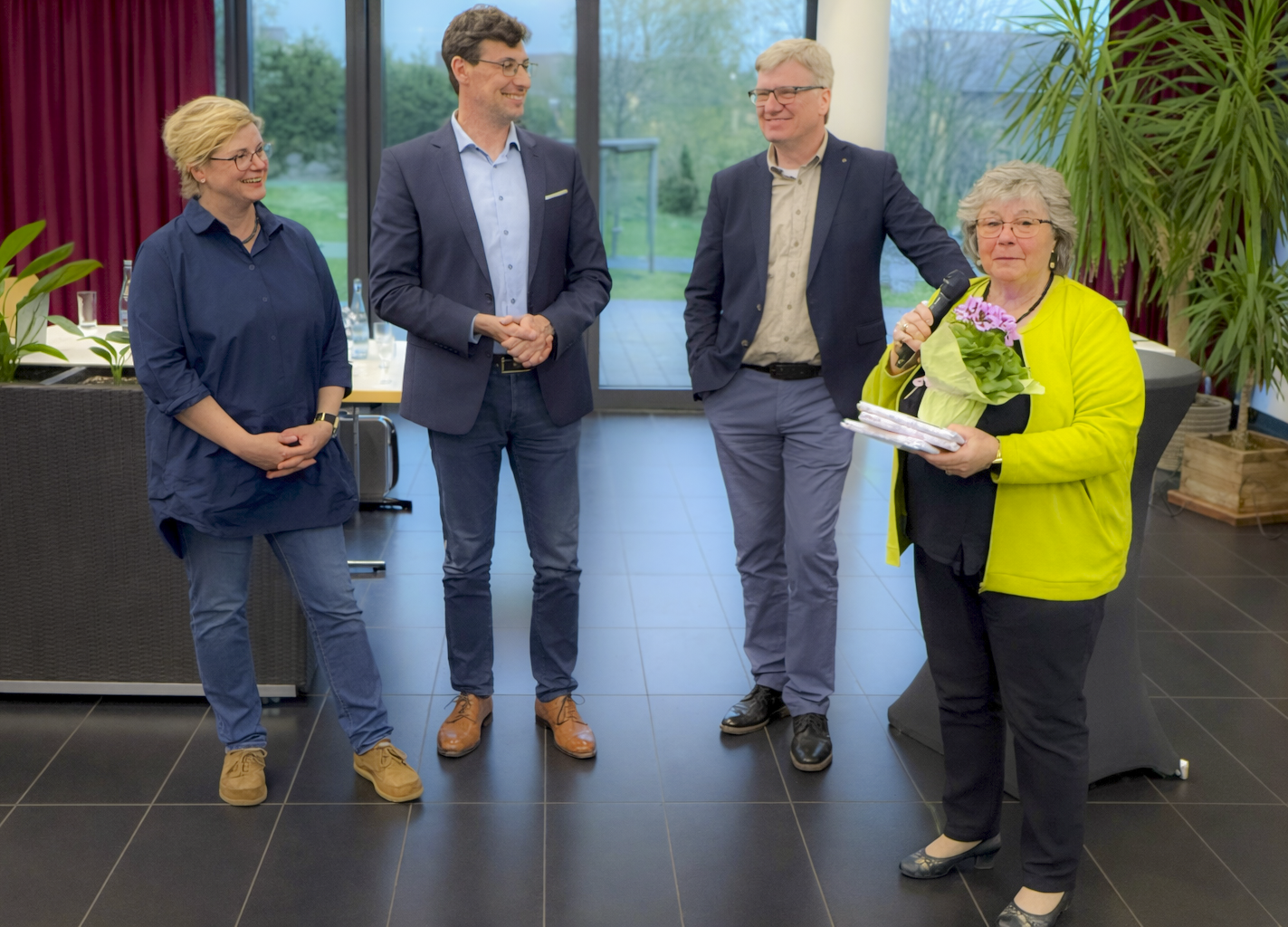 Gut besuchter Saal bei Vorstellung des Wirbelsäulenzentrums des AKH Celle bei den Landfrauenverein Wathlingen